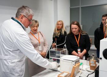 Фото 2 к новости Нижегородский ЦСМ и Центр молодежных инженерных и научных компетенций «КВАНТОРИУМ» подписали соглашение о сотрудничестве