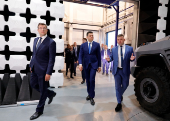 Фото 3 к новости Антон Алиханов ознакомился с испытательными и метрологическими возможностями ЦСМ Росстандарта в Нижегородской области