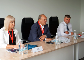 Фото 2 к новости Депутат Государственной Думы Анатолий Лесун с рабочим визитом посетил ЦСМ Росстандарта в Нижегородской области