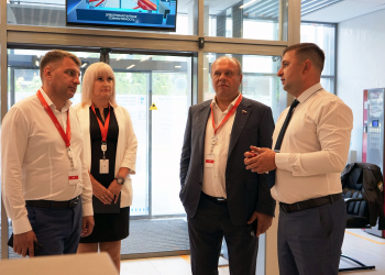 Фото 5 к новости Депутат Государственной Думы Анатолий Лесун с рабочим визитом посетил ЦСМ Росстандарта в Нижегородской области