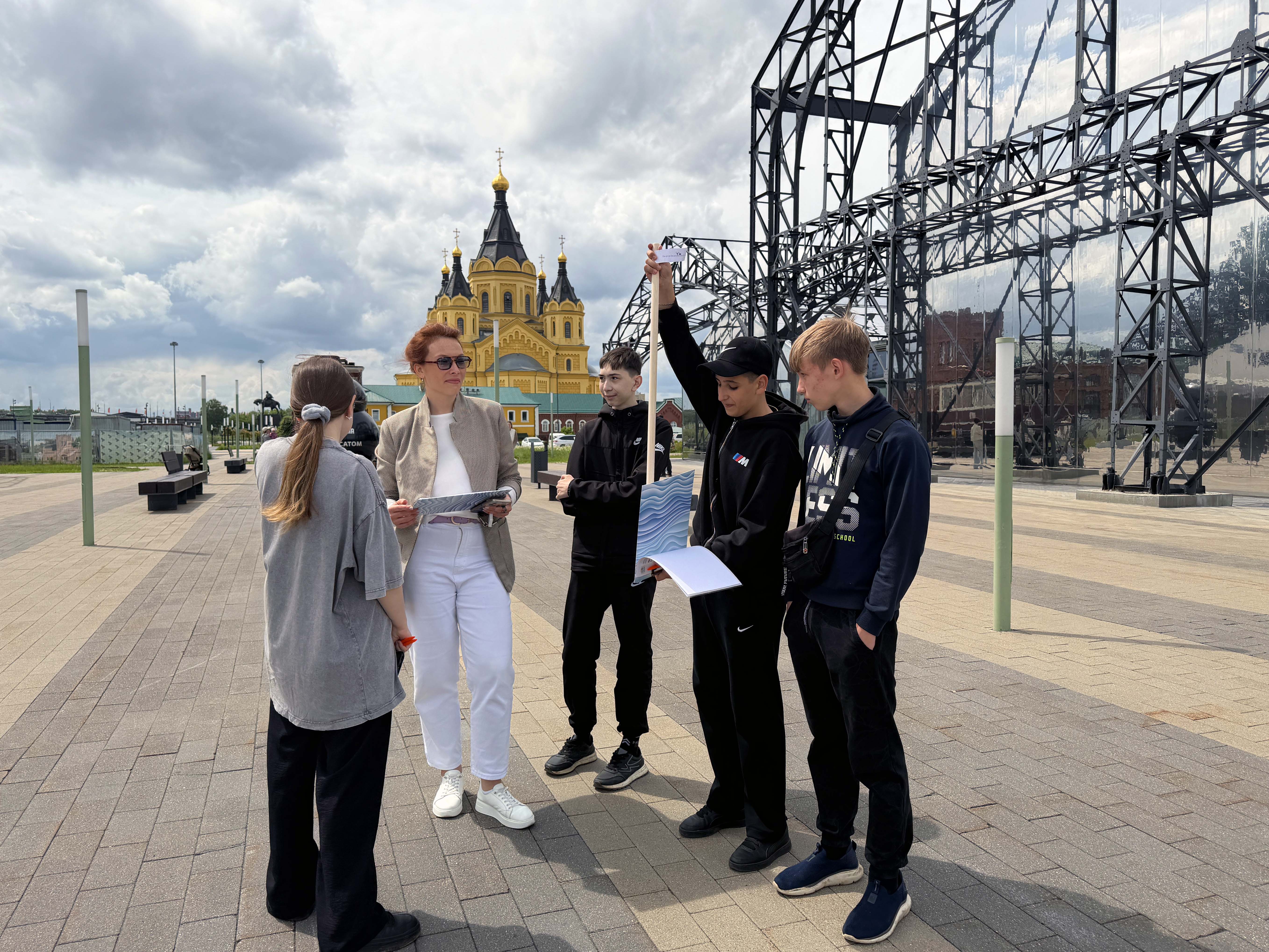 Юные нижегородцы измерили высоту реплики Шуховской башни и познакомились с метрологией в День защиты детей